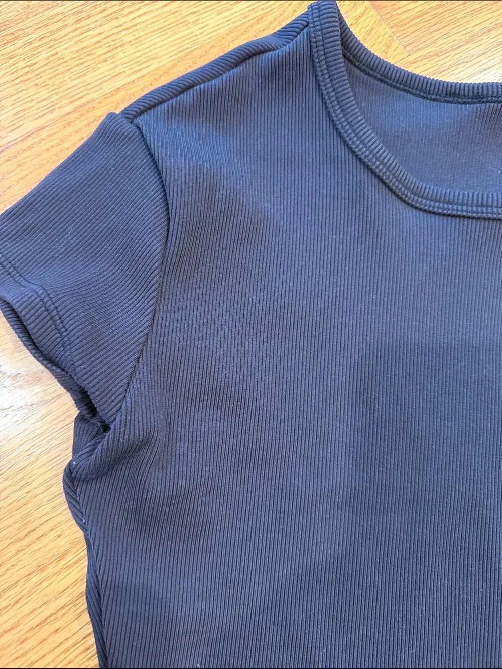 ALO Yoga Black Ribbed Short Sleeve Crop Top